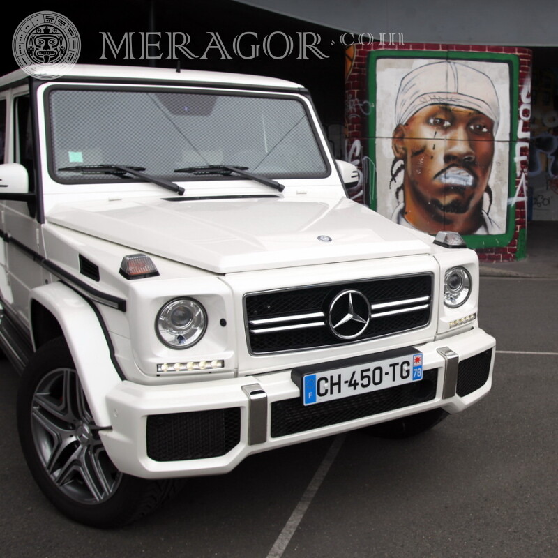Білий Mercedes завантажити фото на аккаунт Автомобілі Транспорт