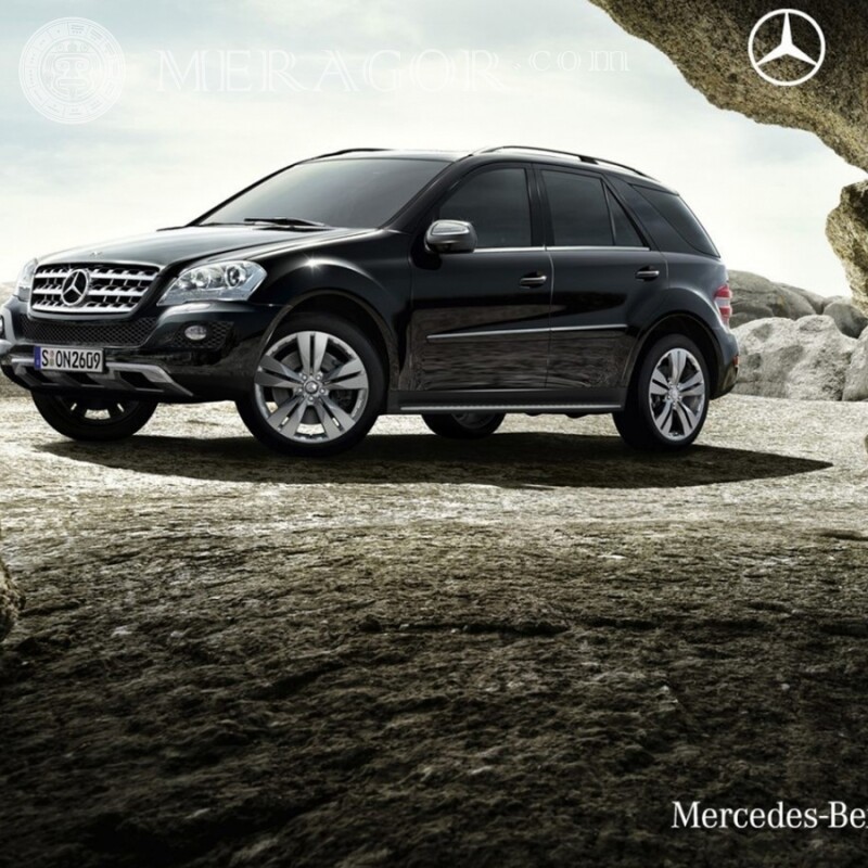Laden Sie auf dem Profilbild ein Foto eines prestigeträchtigen schwarzen Mercedes-Crossovers herunter Autos Transport