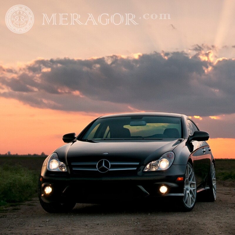 Na foto do perfil, baixe uma foto de um prestigioso Mercedes alemão para um cara Carros Transporte