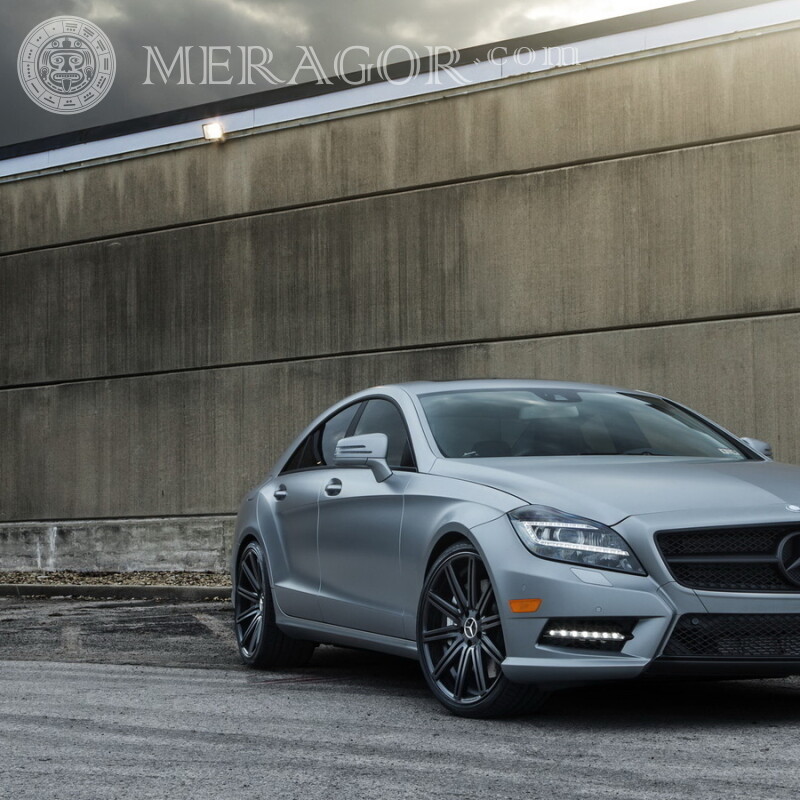Laden Sie ein Foto eines deutschen Luxus-Mercedes auf Ihr Profilbild herunter Autos Transport
