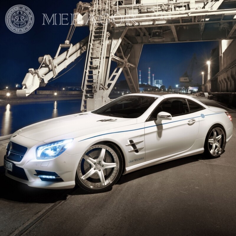 Descarga una foto de un Mercedes blanco frío en tu foto de perfil Autos Transporte