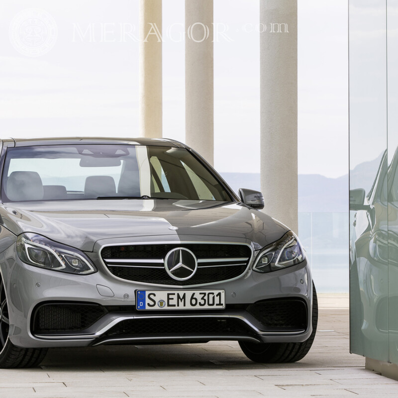 Foto eines Luxus-Mercedes für einen Kerl herunterladen Autos Transport