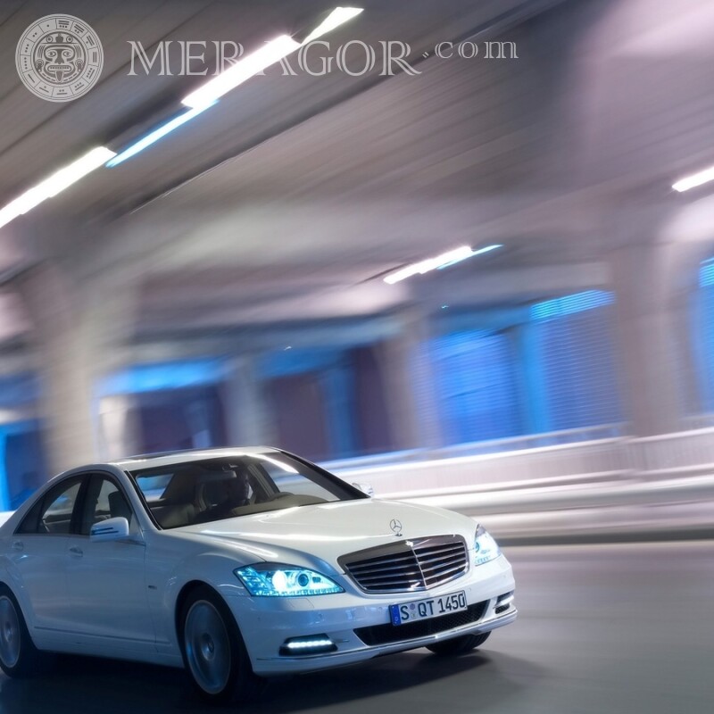 Schönes weißes Mercedes-Download-Foto auf Ihrem Profilbild Autos Transport