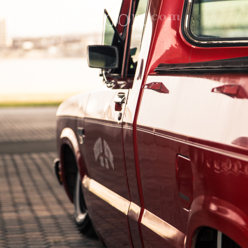 Фото червоний вантажівка на аватарку безкоштовно для хлопця Автомобілі Транспорт
