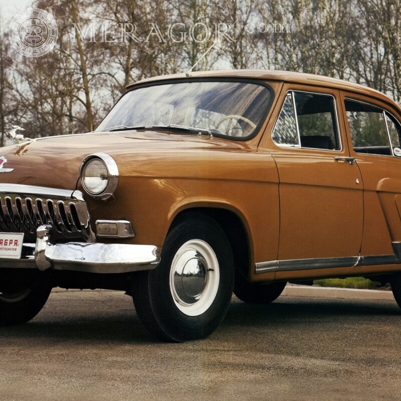 Foto de un automóvil retro USSR GAZ en la foto de perfil Autos Transporte