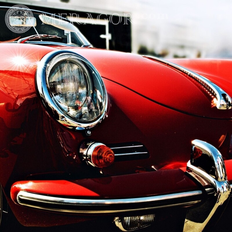 Photo d'une voiture de luxe rouge pour la photo de profil d'une fille Les voitures Transport