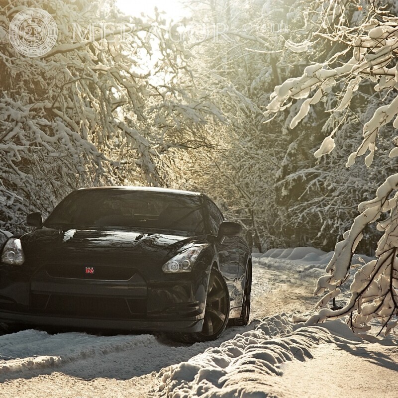 Скачать бесплатно фото черного автомобиля в зимнем лесу Autos Transporte