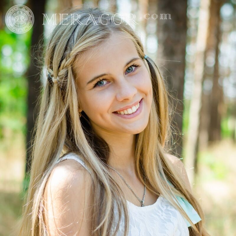 Schönes blondes Mädchenbild auf Avatar Gesichter, Porträts Blonden Maedchen Mädchen