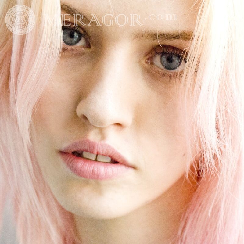 Portrait de blonde sur le visage d'avatar Visages de petites filles Blonds Petites filles Les filles
