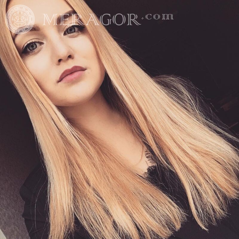 Selfie Blondine auf Avatar Gesichter, Porträts Blonden Mädchen Schön