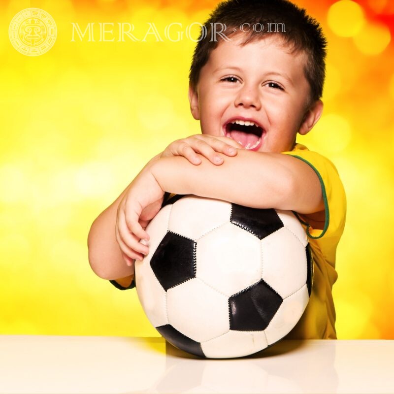 Junge mit Ball Avatar über Fußball Kindliche Fußball