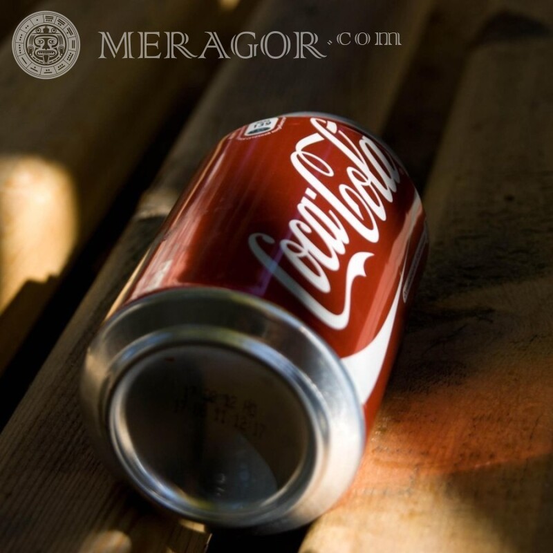 Банку з Кока-колою скачати на аватарку Логотипи