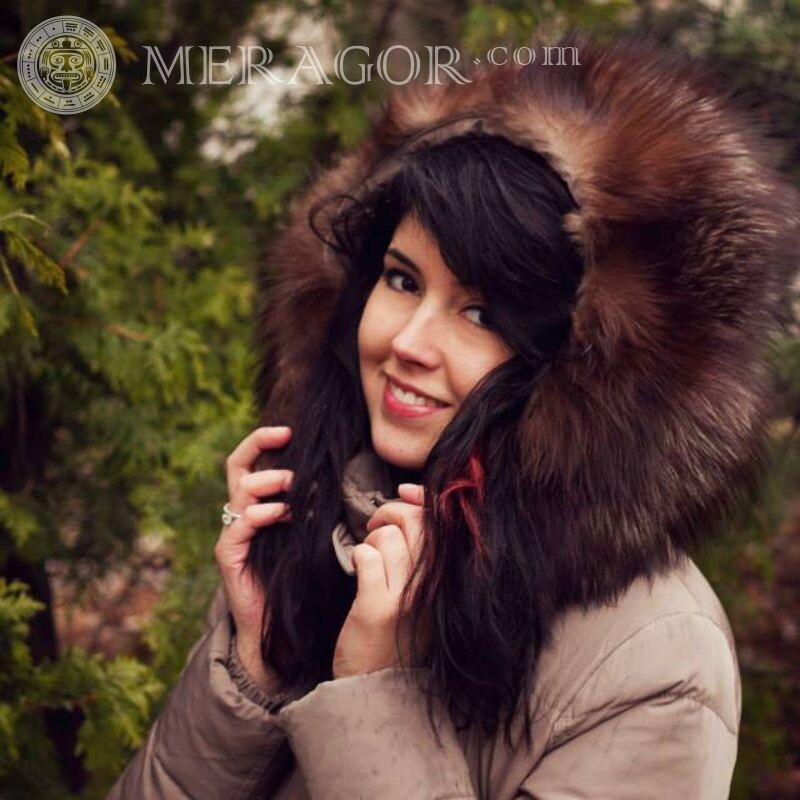 Picture for icon for brunette Faces, portraits Brunettes Hooded Girls