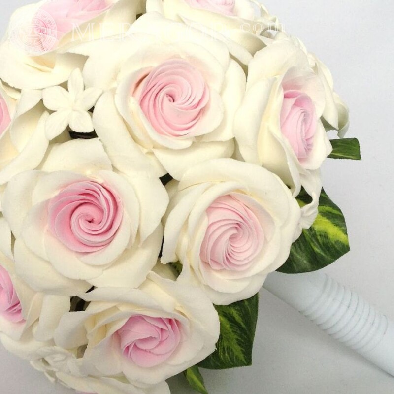 Rosas blancas en avatar Fiesta Flores