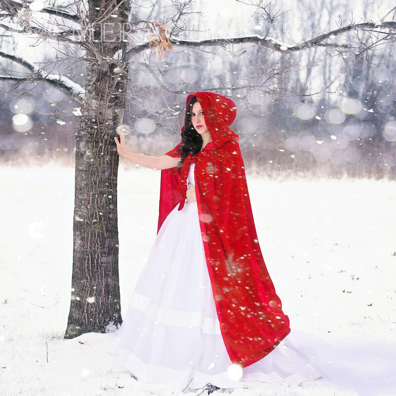 Schöne Neujahrsbilder | 0 Weihnachten Avatare Bruenette In der Kapuze Mädchen