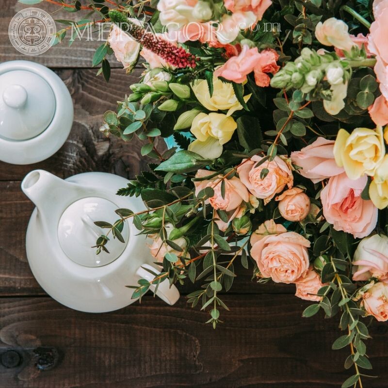 Flores y imagen de té en avatar girl Flores