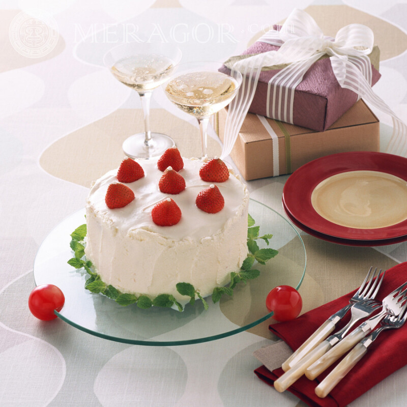 Dessert cake with strawberries Food