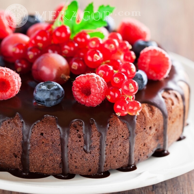 Cake with berries download Food