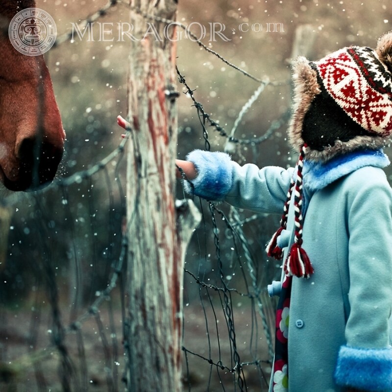 Девочка около лошади ава Дівчата Дитячий Зі спини