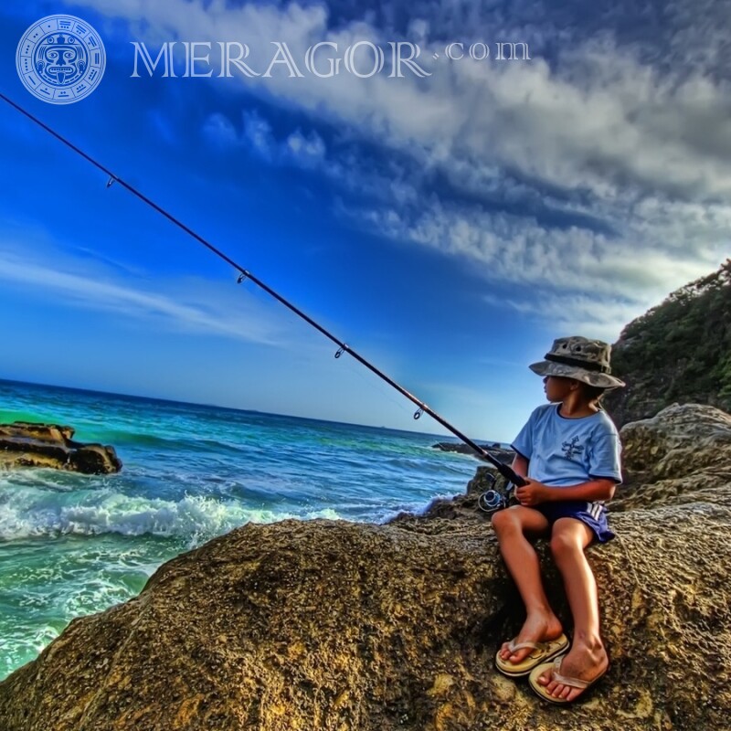 Мальчик рыбак на берегу моря ава Chicos jóvenes Infantiles