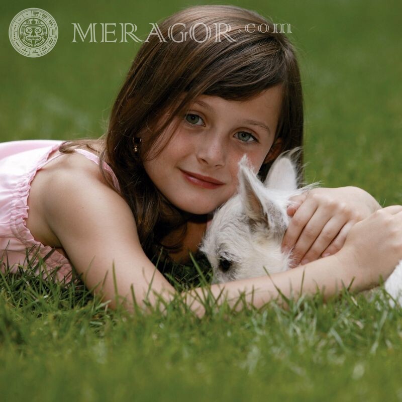 Photo d'une fille avec un avatar de chien Petites filles Infantiles Visages, portraits