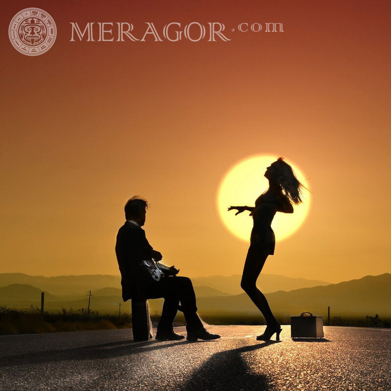 Fille guy silhouettes coucher de soleil sur profil Silhouette Mec avec une fille