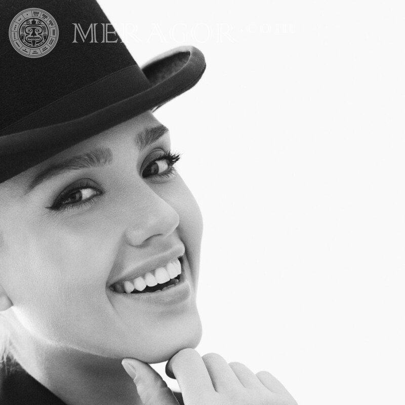 Джессика Альба  фото на аватарку Знаменитости В шапке Девушки Женщины