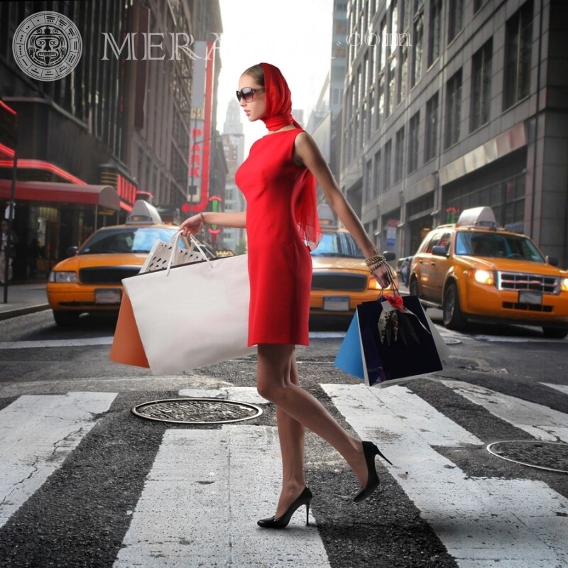 Chica con un vestido rojo en un avatar de paso de peatones Niñas adultas En vestido Altura completa