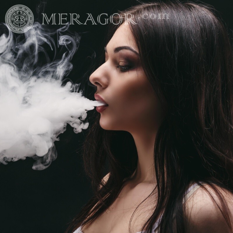 Курящая девушка на фото на аву Smokers Brunettes Girls Mod