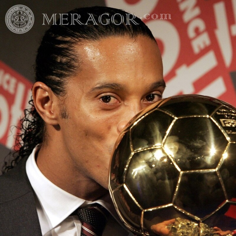 Foto del futbolista Ronaldinho para foto de perfil Fútbol Para VK Rostros de chicos Chicos