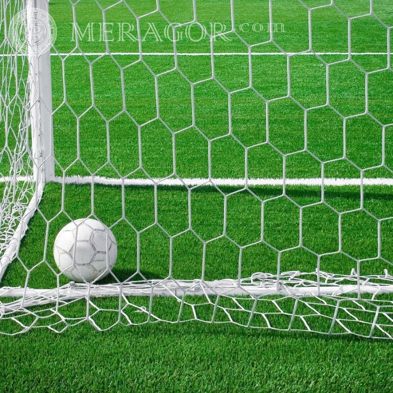 Футбольный мяч в воротах фото на аву Футбол