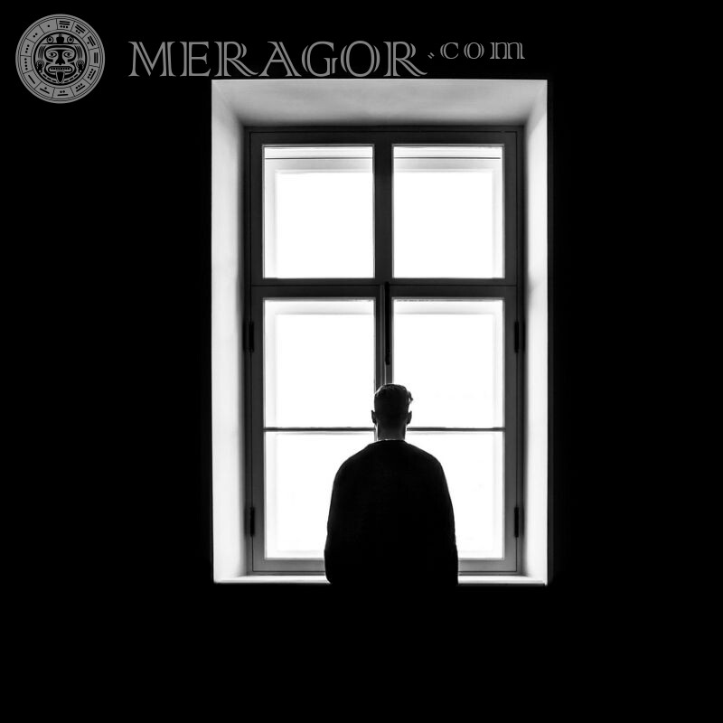 Человек у окна грустное фото со спины Грустные Со спины Черно-белые