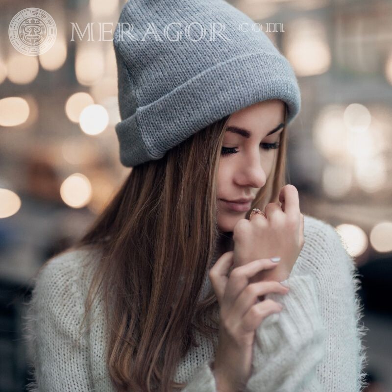 Foto chica con sombrero en avatar En la tapa Niñas adultas Para VK
