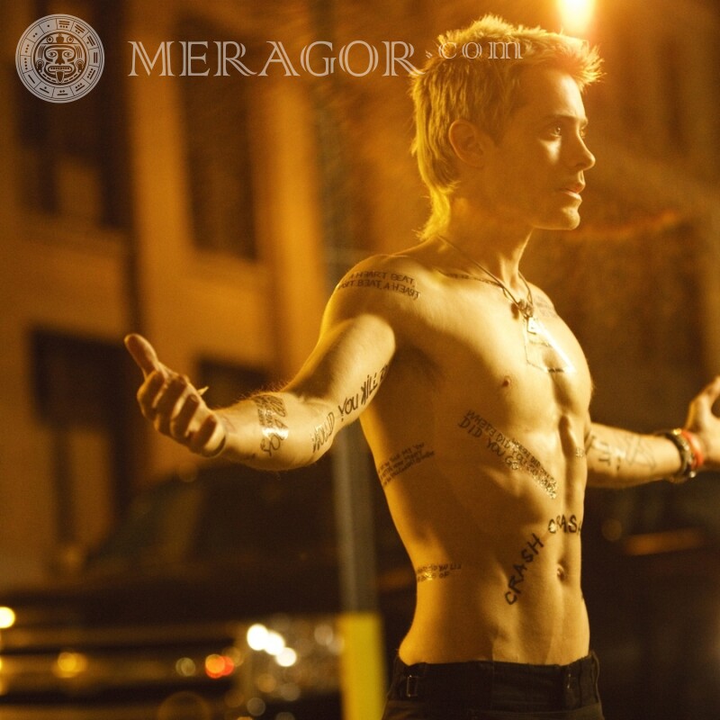Jared Leto con tatuajes en su foto de perfil Celebridades Chicos Piercings, tatuajes