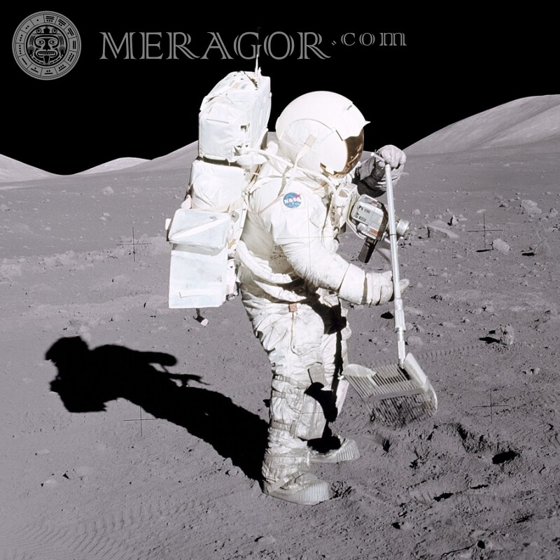 Download da foto do avatar do astronauta na lua Em uma máscara de gás