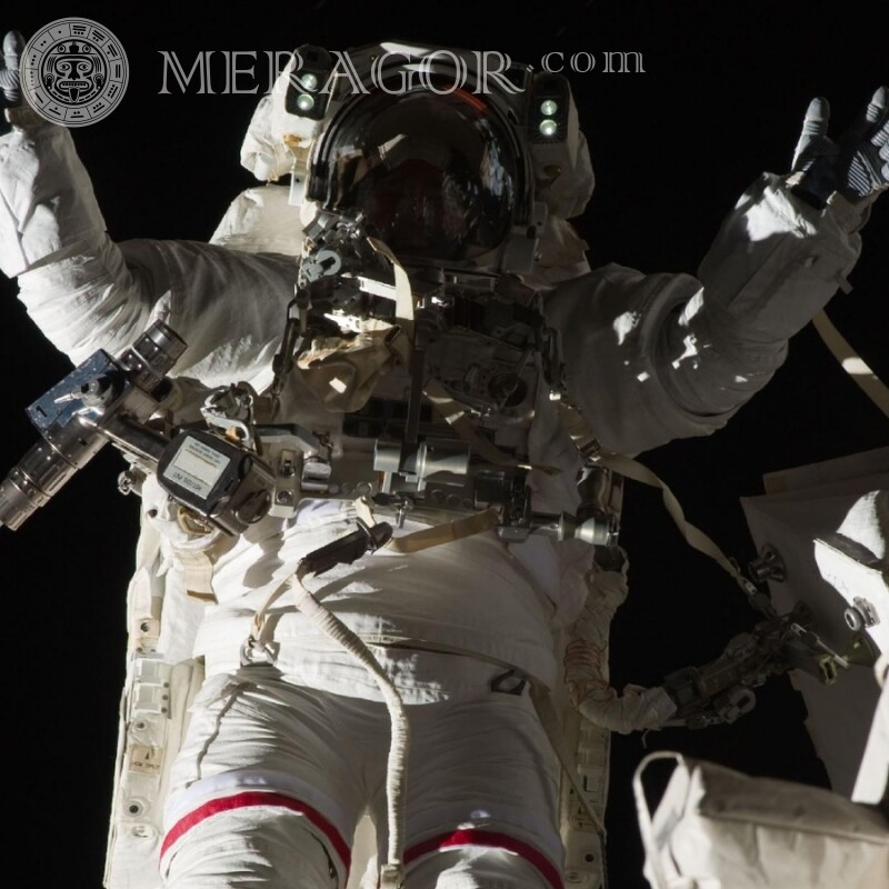 Foto do astronauta no download do avatar Em uma máscara de gás