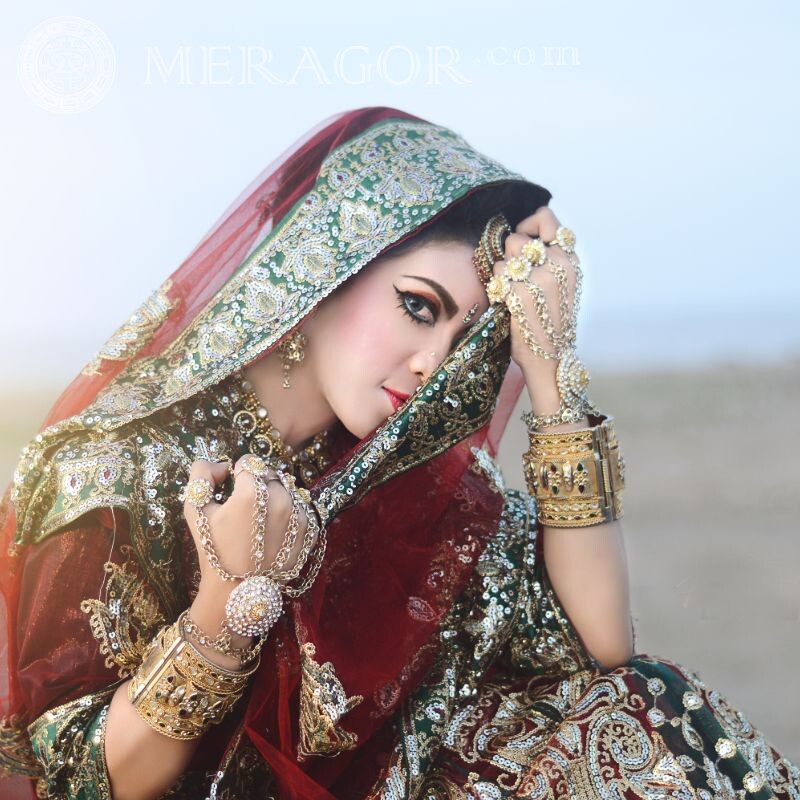 Lindo avatar de uma garota em um sari Belas Аsiáticos Sem rosto Na capa