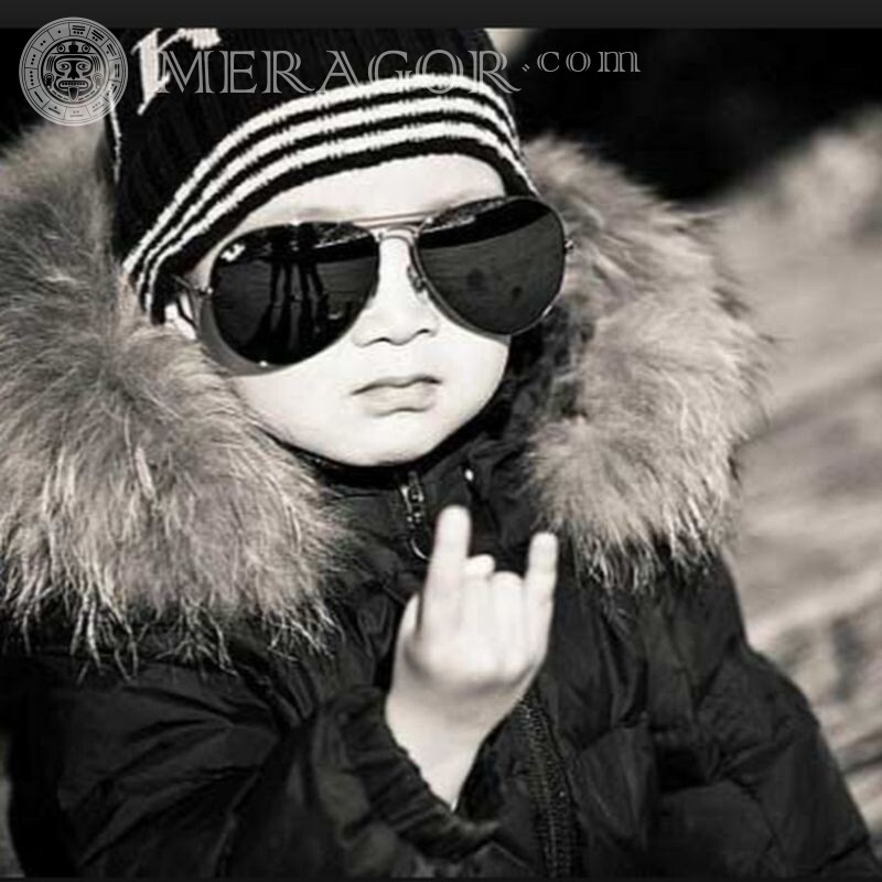 Download de avatar de criança legal Íngremes Na tampa Em óculos de sol Infantis