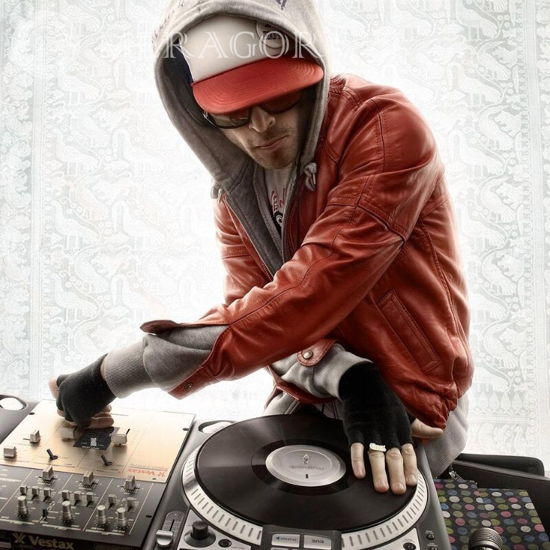 Cool icon with DJ For VK Hooded In a cap In glasses