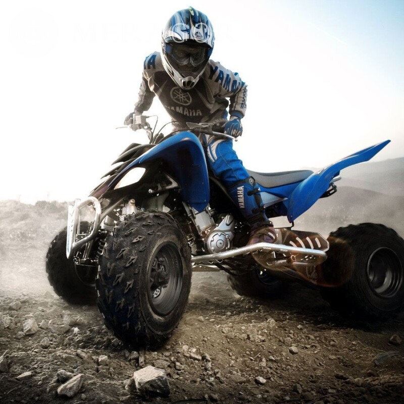 Piloto de motocicleta em um ATV no avatar Velo, Motorsport  Rapazes Homens