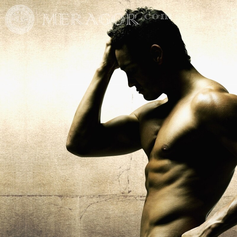 Hombre con el torso desnudo en la foto de perfil Masculinos Silueta