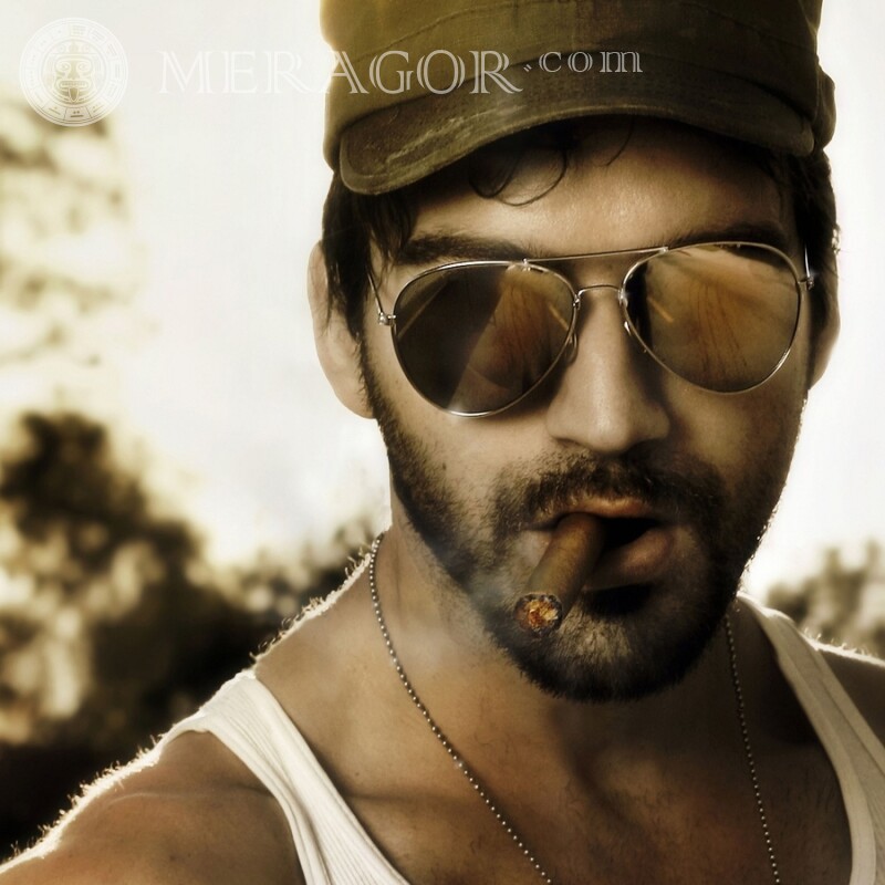 Мужик в окулярах з сигарою на аватарку Чоловічий В окулярах Для ВК Особи мужиків