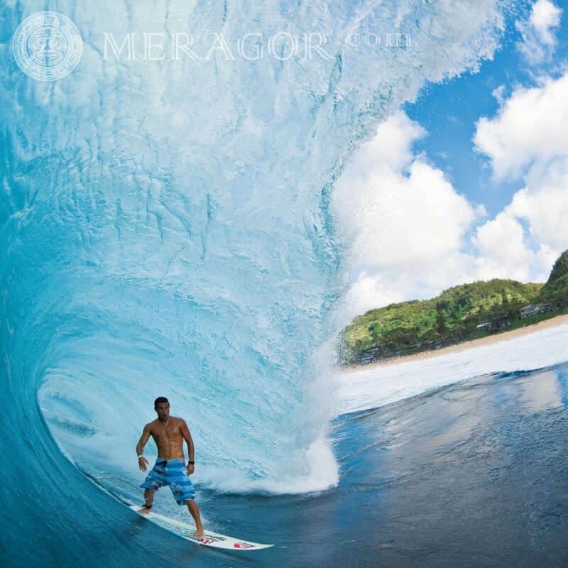 Téléchargez le surfeur sur les vagues sur votre avatar Surf, natation En mer Gars