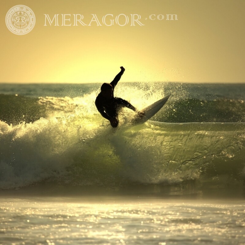Ava avec un surfeur sur les vagues télécharger pour VK Surf, natation En mer Silhouette