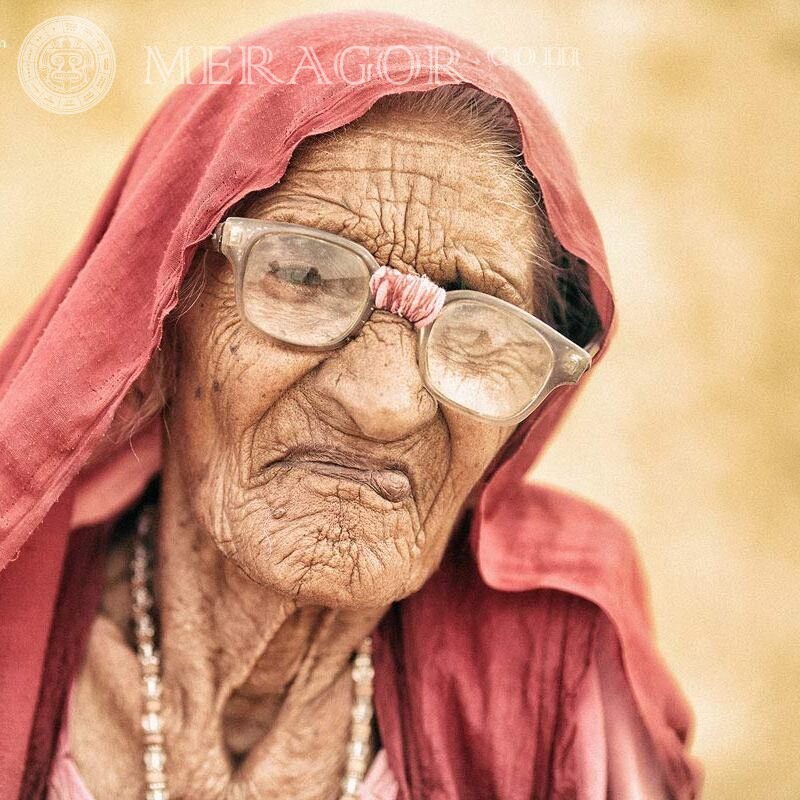 Hässliche Ava weiblich Hässlich mit Brille Ältere Menschen