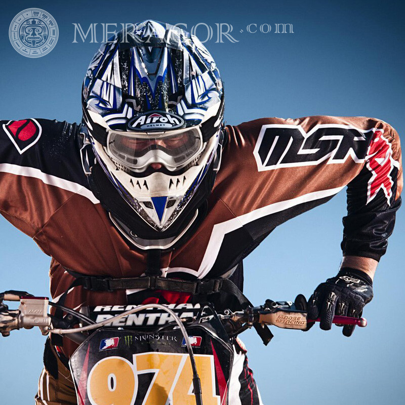 Мотокросс мотоцикл пилот фотка В маске Спортивные