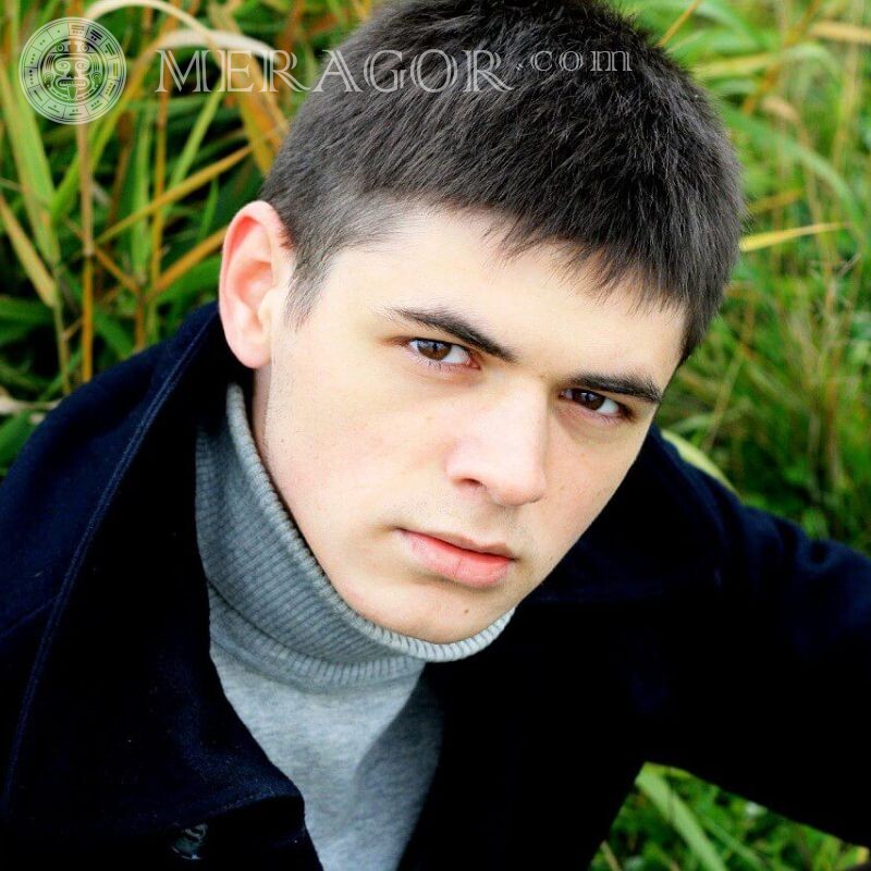 Foto eines einfachen netten Kerls Junge Europäer Russen Gesichter, Porträts
