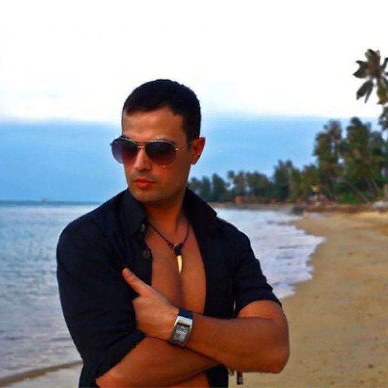 Foto de homem bonito no avatar Em óculos de sol Homens