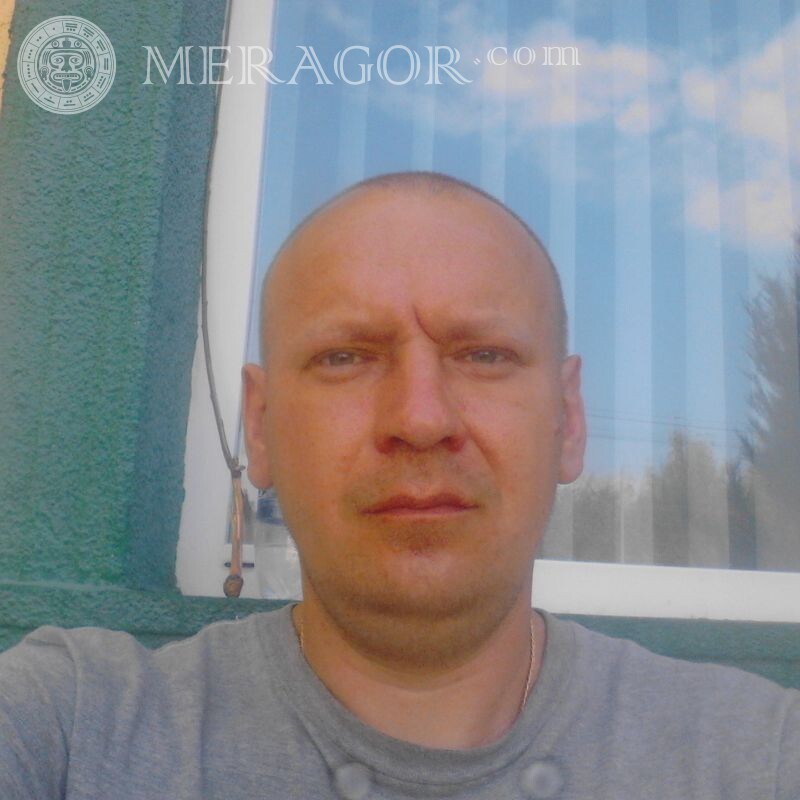 Foto de un hombre en una descarga de avatar para un perfil Masculinos Europeos Rusos Ucranianos