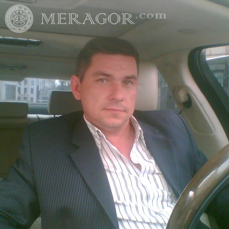 Photo d'un homme conduisant un avatar Hommes Entreprises Visages, portraits
